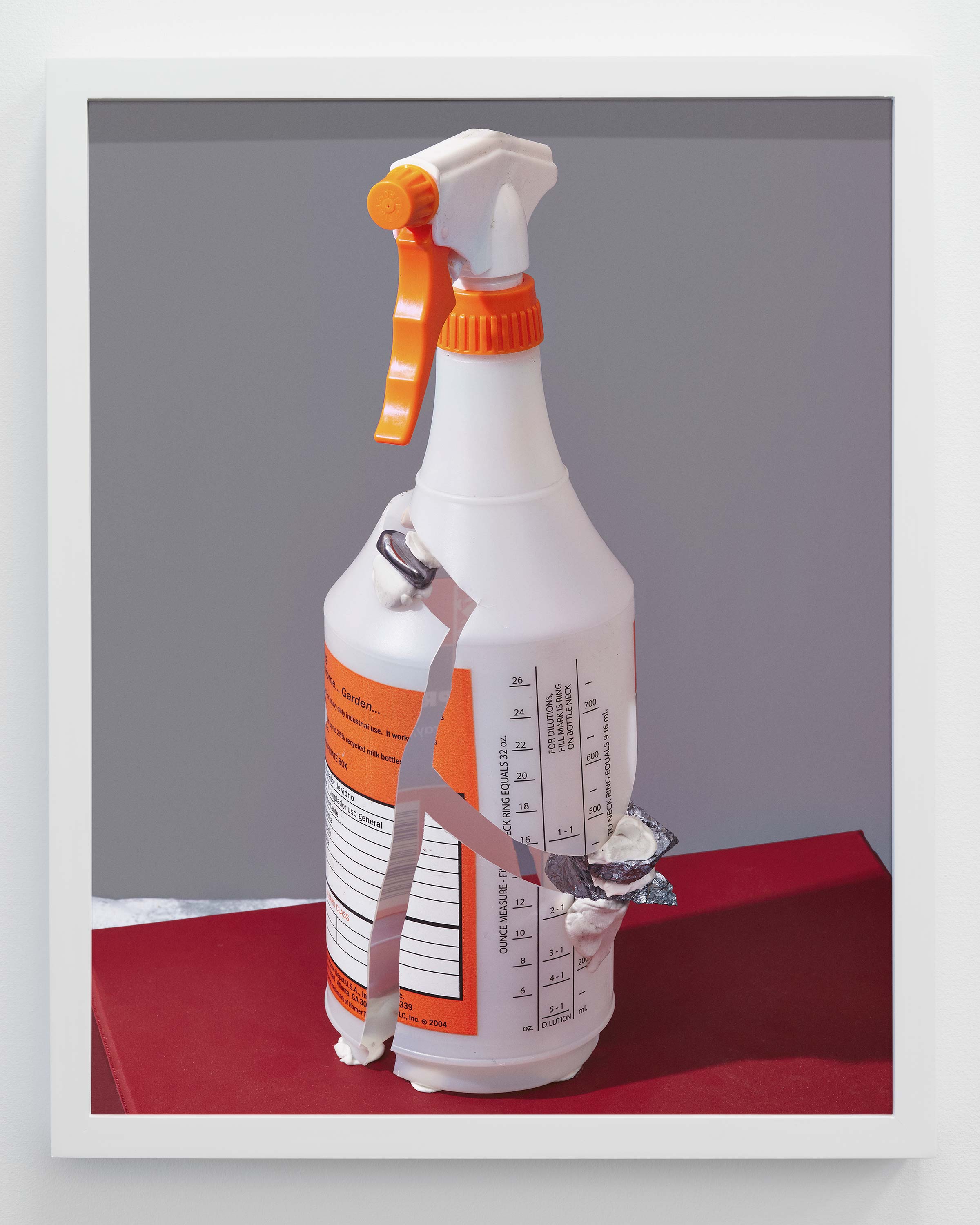 Pete Deevakul<br>Bottle (ฃ. ขวด)<br>2015<br>Archival inkjet print<br>16 x 20 inches (40.6 x 50.8 cm)